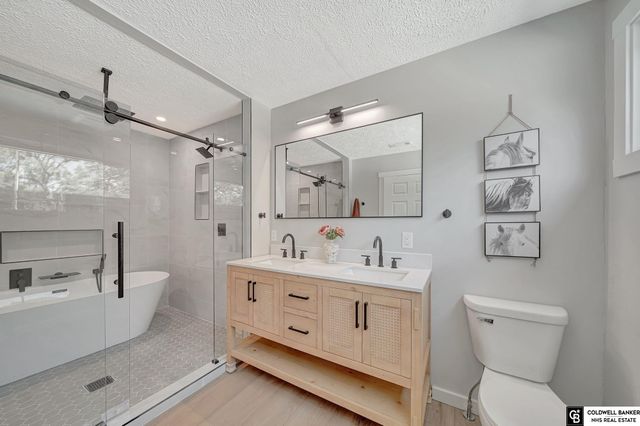 2505 S 70th Street, Lincoln, NE 68506