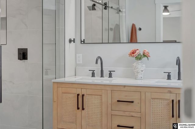 2505 S 70th Street, Lincoln, NE 68506