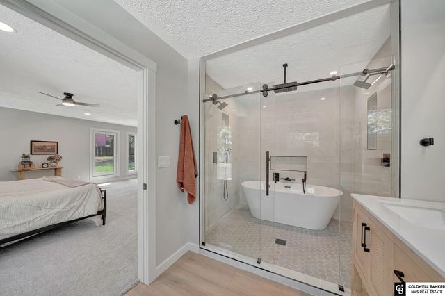 2505 S 70th Street, Lincoln, NE 68506