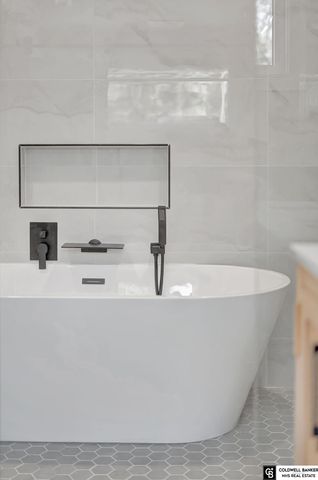 2505 S 70th Street, Lincoln, NE 68506