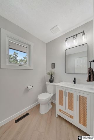 2505 S 70th Street, Lincoln, NE 68506