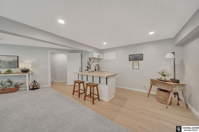 2505 S 70th Street, Lincoln, NE 68506