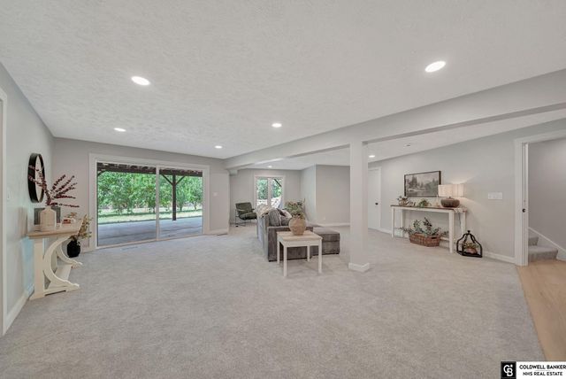 2505 S 70th Street, Lincoln, NE 68506