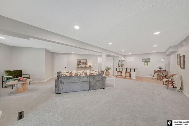 2505 S 70th Street, Lincoln, NE 68506