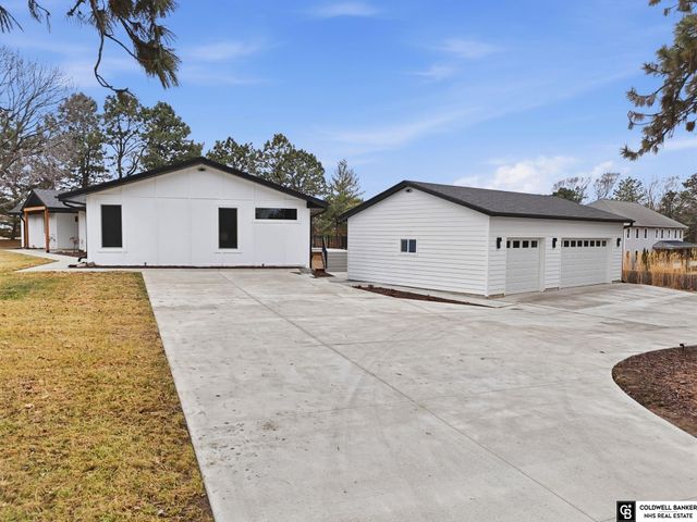 2505 S 70th Street, Lincoln, NE 68506