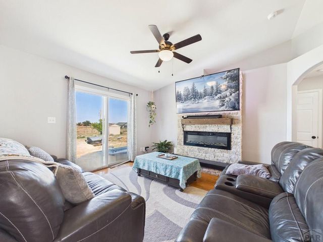 635 E Chaunsey Dr, Pueblo West, CO 81007