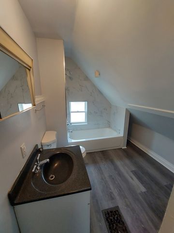 1009 Garnett Place 2, Evanston, IL 60201