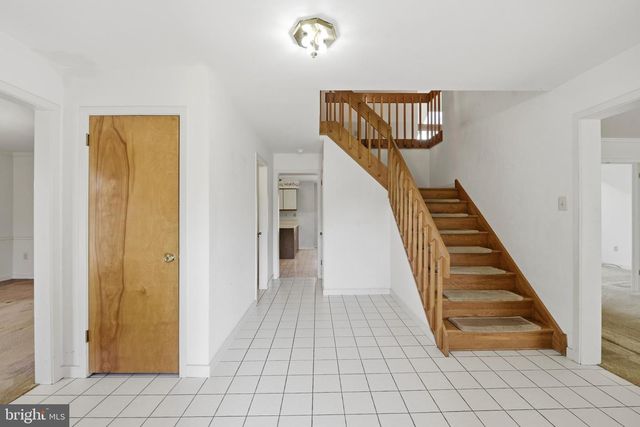 1 GLEN MEADOW DR, Glen Mills, PA 19342