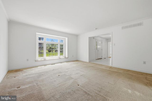 1 GLEN MEADOW DR, Glen Mills, PA 19342