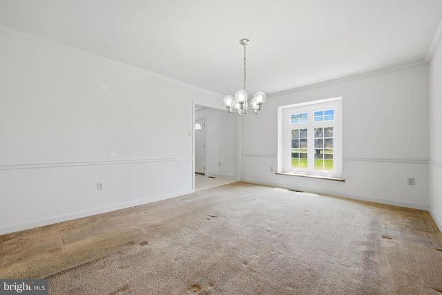 1 GLEN MEADOW DR, Glen Mills, PA 19342