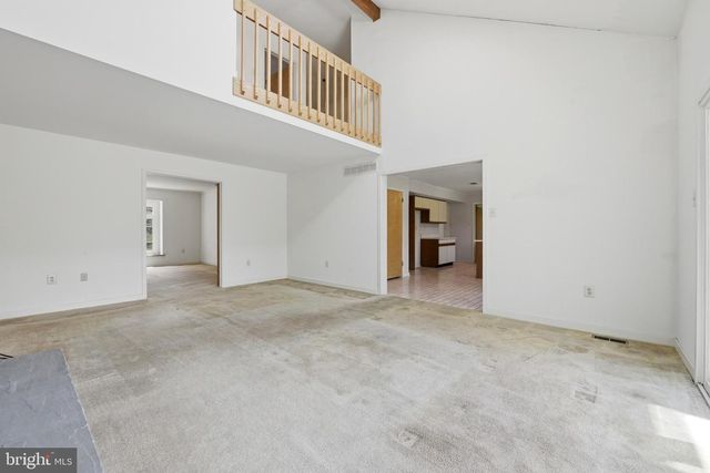 1 GLEN MEADOW DR, Glen Mills, PA 19342