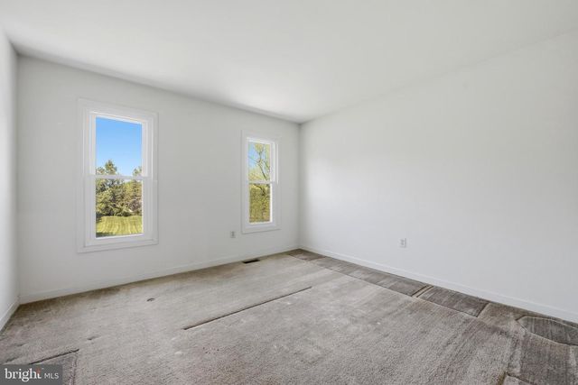 1 GLEN MEADOW DR, Glen Mills, PA 19342