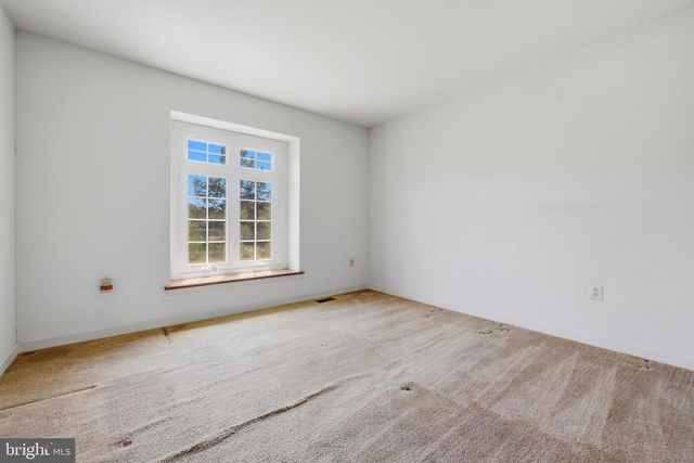 1 GLEN MEADOW DR, Glen Mills, PA 19342
