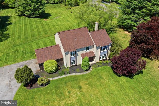 1 GLEN MEADOW DR, Glen Mills, PA 19342
