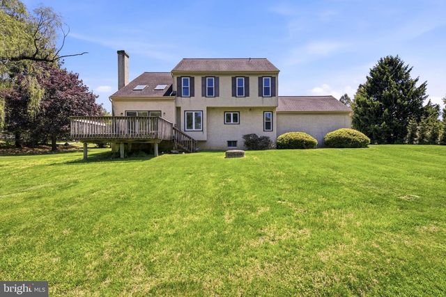 1 GLEN MEADOW DR, Glen Mills, PA 19342