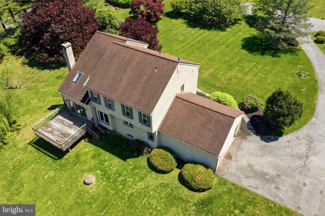 1 GLEN MEADOW DR, Glen Mills, PA 19342