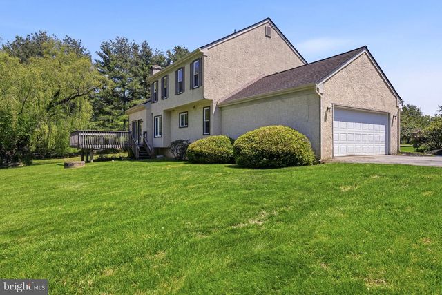 1 GLEN MEADOW DR, Glen Mills, PA 19342