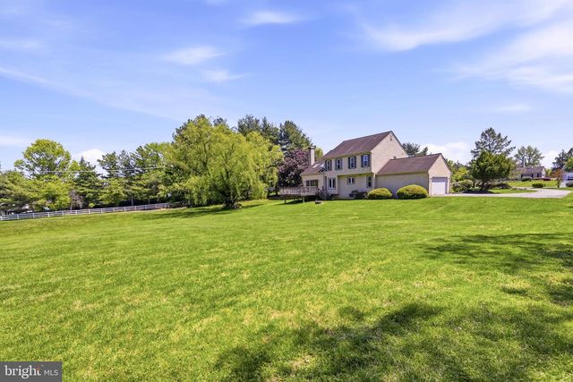 1 GLEN MEADOW DR, Glen Mills, PA 19342