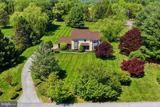 1 GLEN MEADOW DR, Glen Mills, PA 19342
