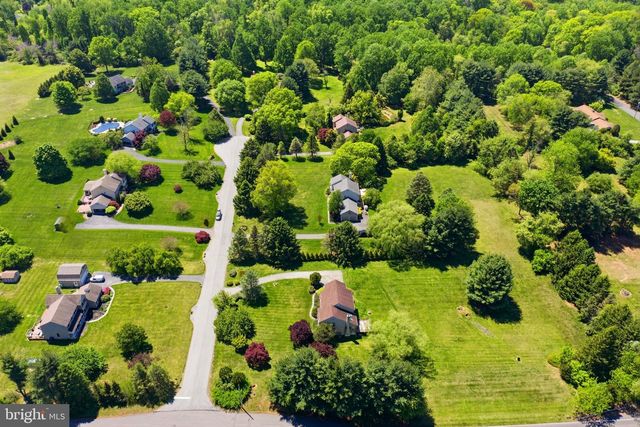 1 GLEN MEADOW DR, Glen Mills, PA 19342