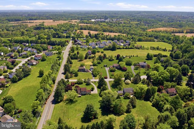 1 GLEN MEADOW DR, Glen Mills, PA 19342