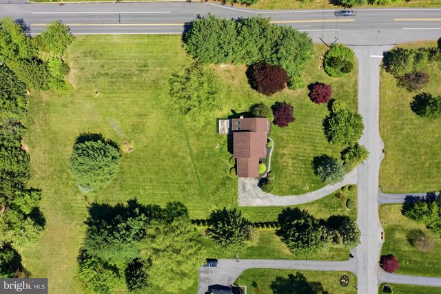 1 GLEN MEADOW DR, Glen Mills, PA 19342