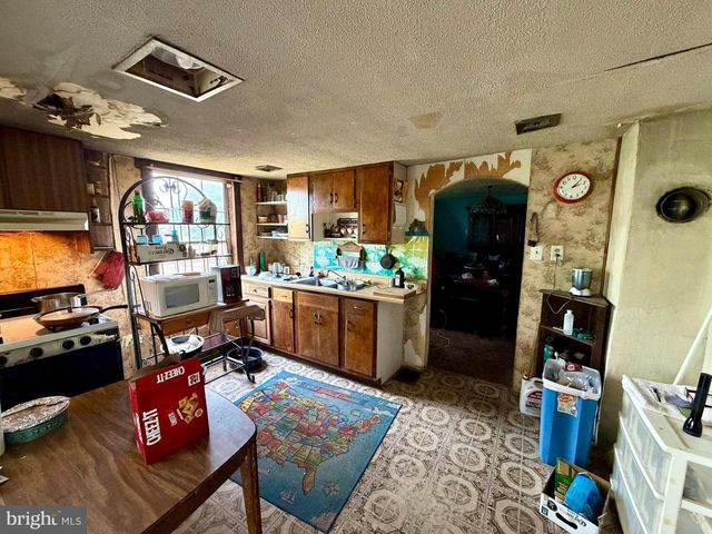 1124 N POINT RD, Baltimore, MD 21222