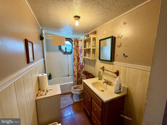 1124 N POINT RD, Baltimore, MD 21222