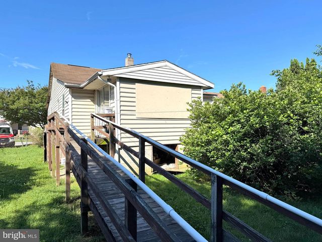 1124 N POINT RD, Baltimore, MD 21222