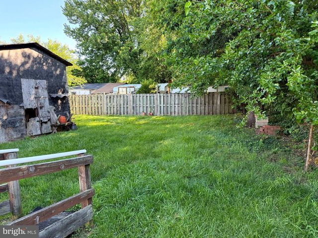 1124 N POINT RD, Baltimore, MD 21222
