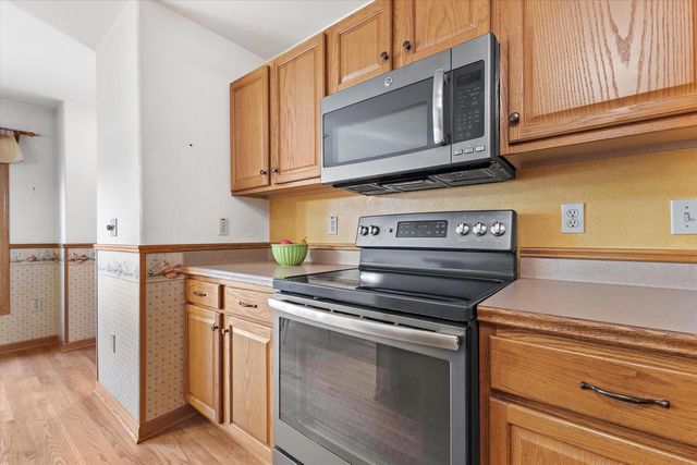 7084 S Fieldstone COURT, Franklin, WI 53132