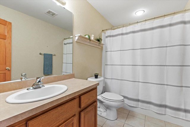 7084 S Fieldstone COURT, Franklin, WI 53132