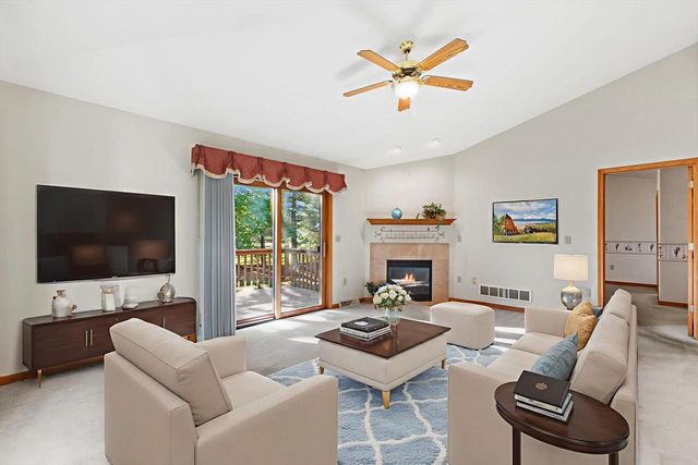 7084 S Fieldstone COURT, Franklin, WI 53132