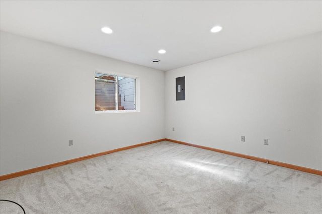 7084 S Fieldstone COURT, Franklin, WI 53132