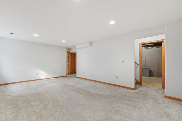 7084 S Fieldstone COURT, Franklin, WI 53132