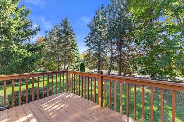 7084 S Fieldstone COURT, Franklin, WI 53132