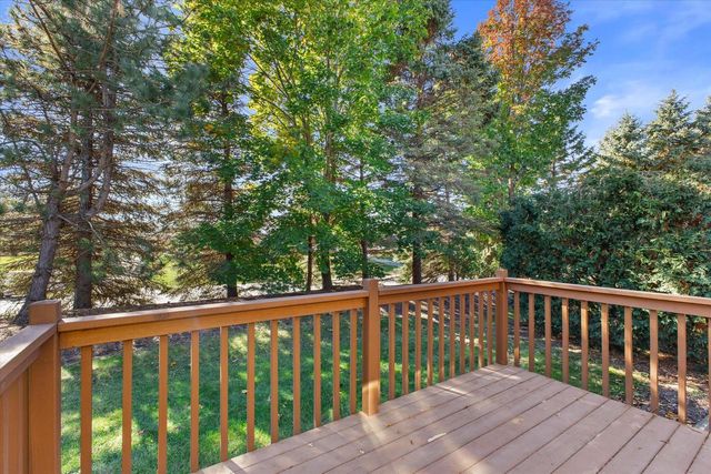 7084 S Fieldstone COURT, Franklin, WI 53132