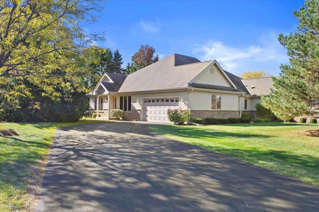 7084 S Fieldstone COURT, Franklin, WI 53132