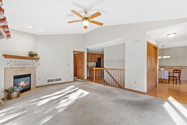 7084 S Fieldstone COURT, Franklin, WI 53132