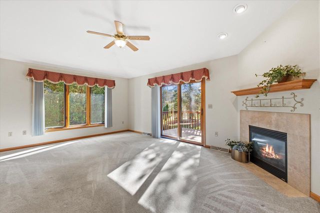 7084 S Fieldstone COURT, Franklin, WI 53132