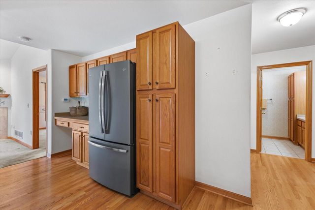 7084 S Fieldstone COURT, Franklin, WI 53132