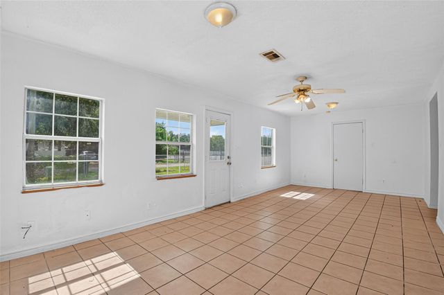 803 Hays Street, Cleveland, TX 77327