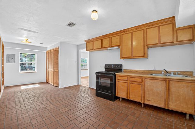 803 Hays Street, Cleveland, TX 77327