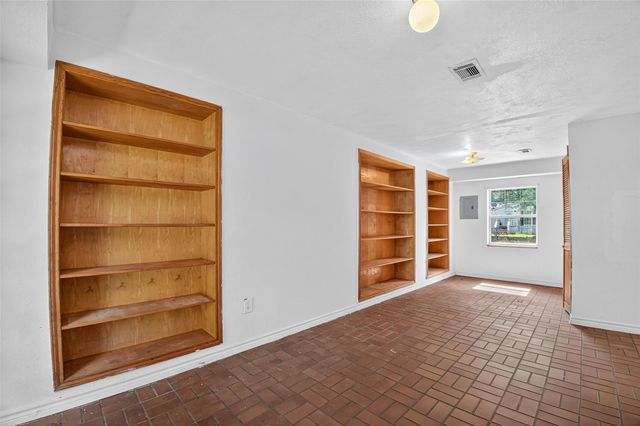 803 Hays Street, Cleveland, TX 77327