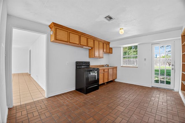 803 Hays Street, Cleveland, TX 77327