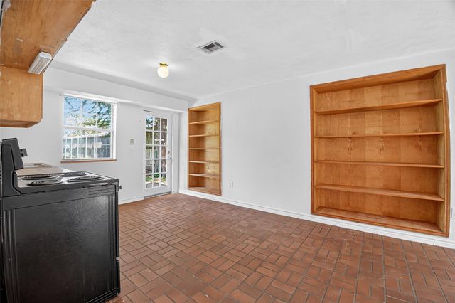 803 Hays Street, Cleveland, TX 77327