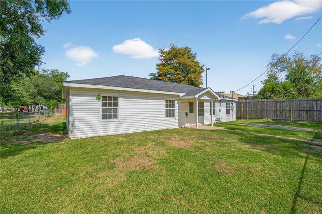 803 Hays Street, Cleveland, TX 77327