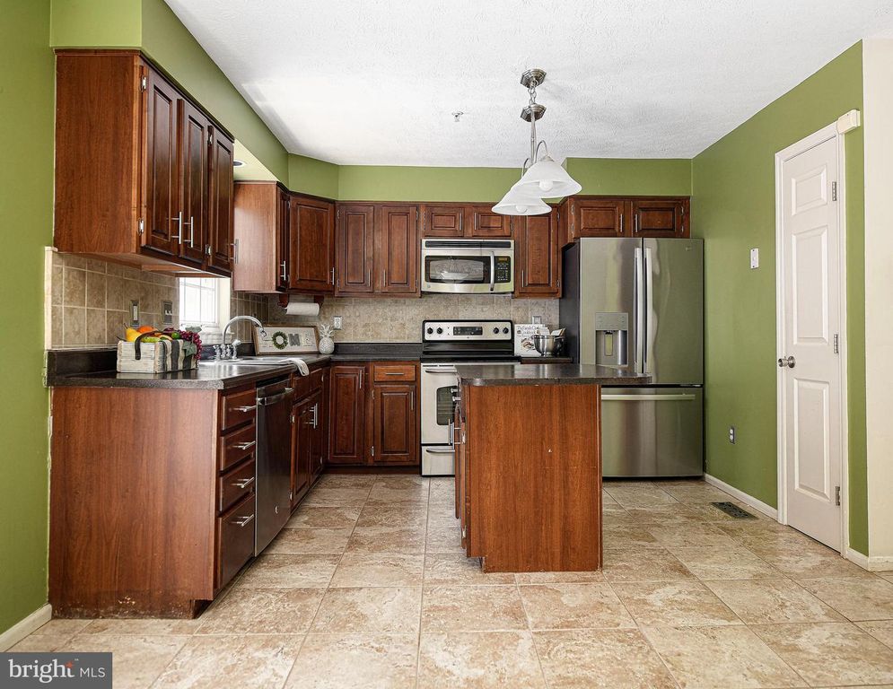 Image 7 of property listing at 405 ASHTON LN, Abingdon, MD 21009