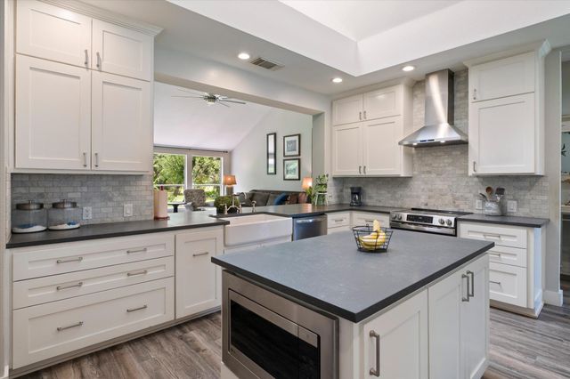 147 Long Wood Avenue Ave, Lakeway, TX 78734