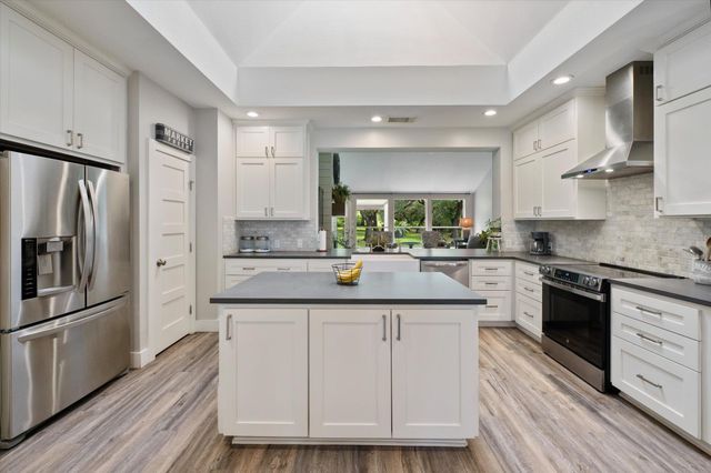 147 Long Wood Avenue Ave, Lakeway, TX 78734